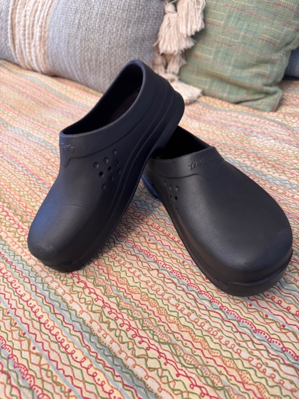 TredSafe Clogs Unisex Black Slip Resistant M5/W7 Non-Marking Shoes